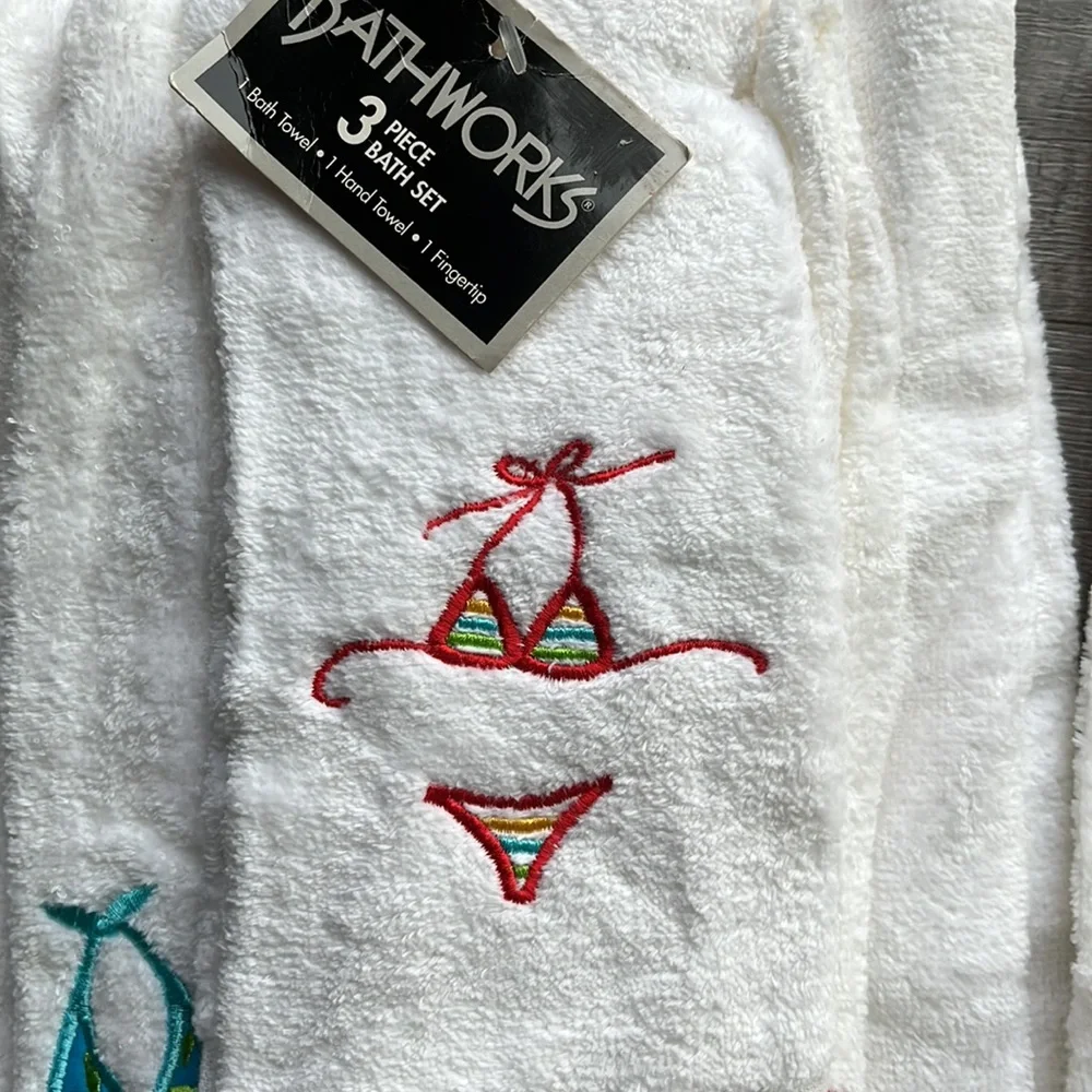 Bundle of Two Bathworks Towel Sets